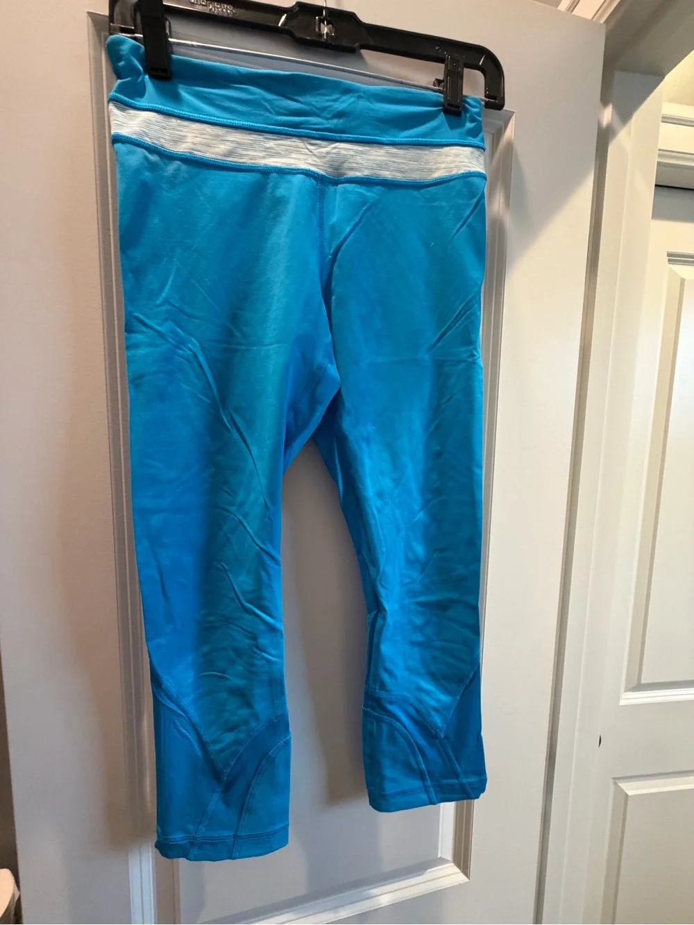 Women’s Bright Blue Lululemon Capri Leggings with Contrast Waistband